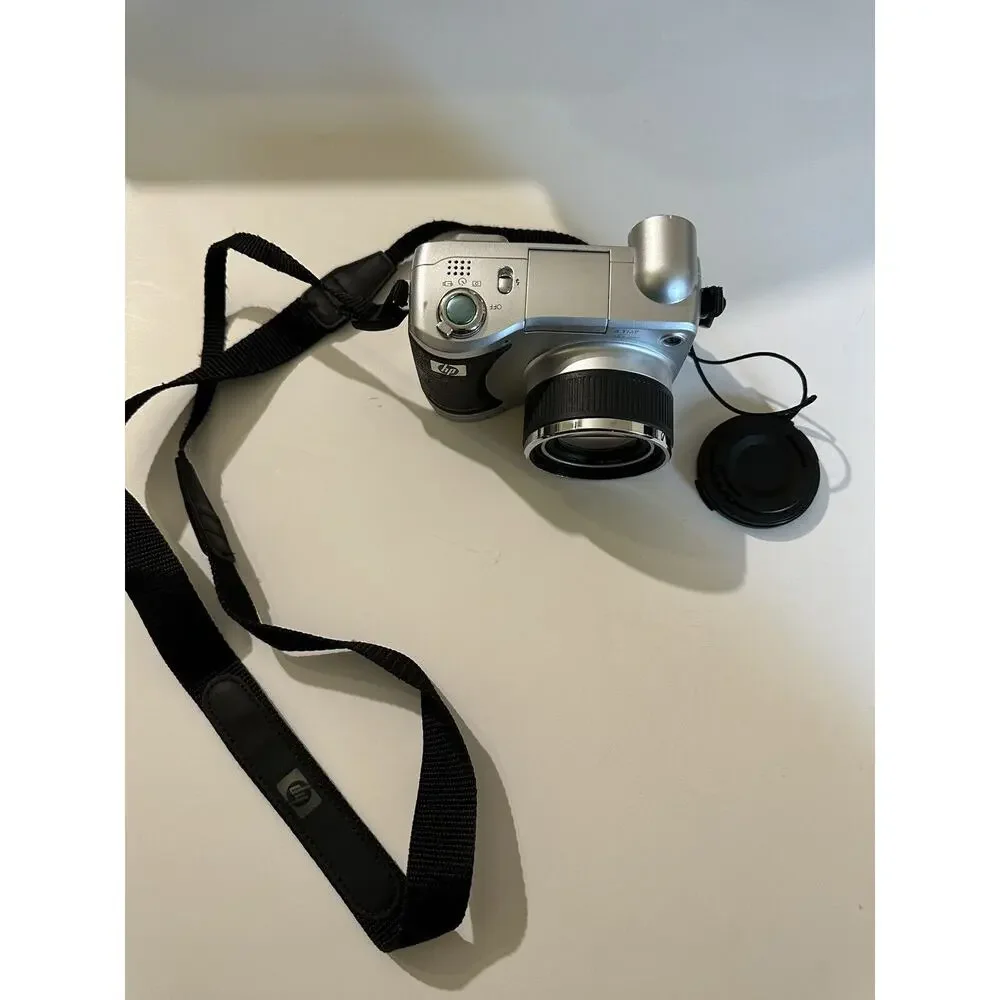 HP Photosmart 850 4.1MP Compact Digital Camera Silver For PARTS / Repair Only‎